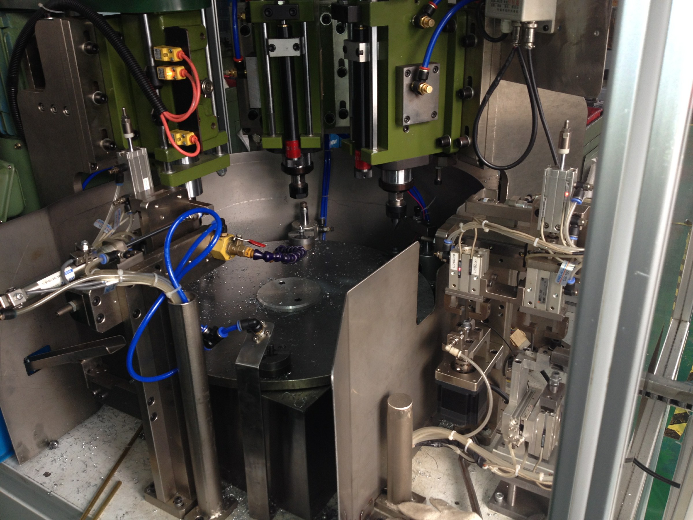 自動加工設備(倒角攻絲)